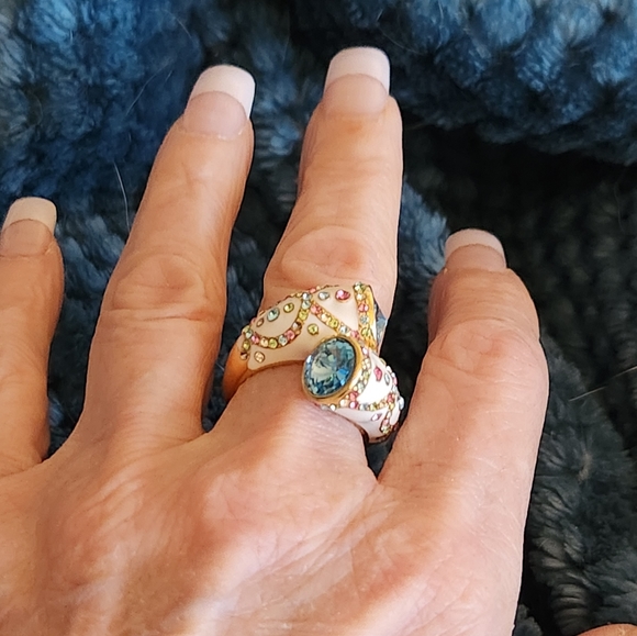 Enamel bi pass ring..fun costume jewely - Picture 5 of 5